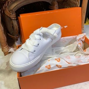 🧶NWT CANVAS SHOES 👟
